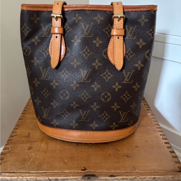 Louis Vuitton Bucket Handbag with Monogram Canvas and Leather Trim - Picture 2 of 14